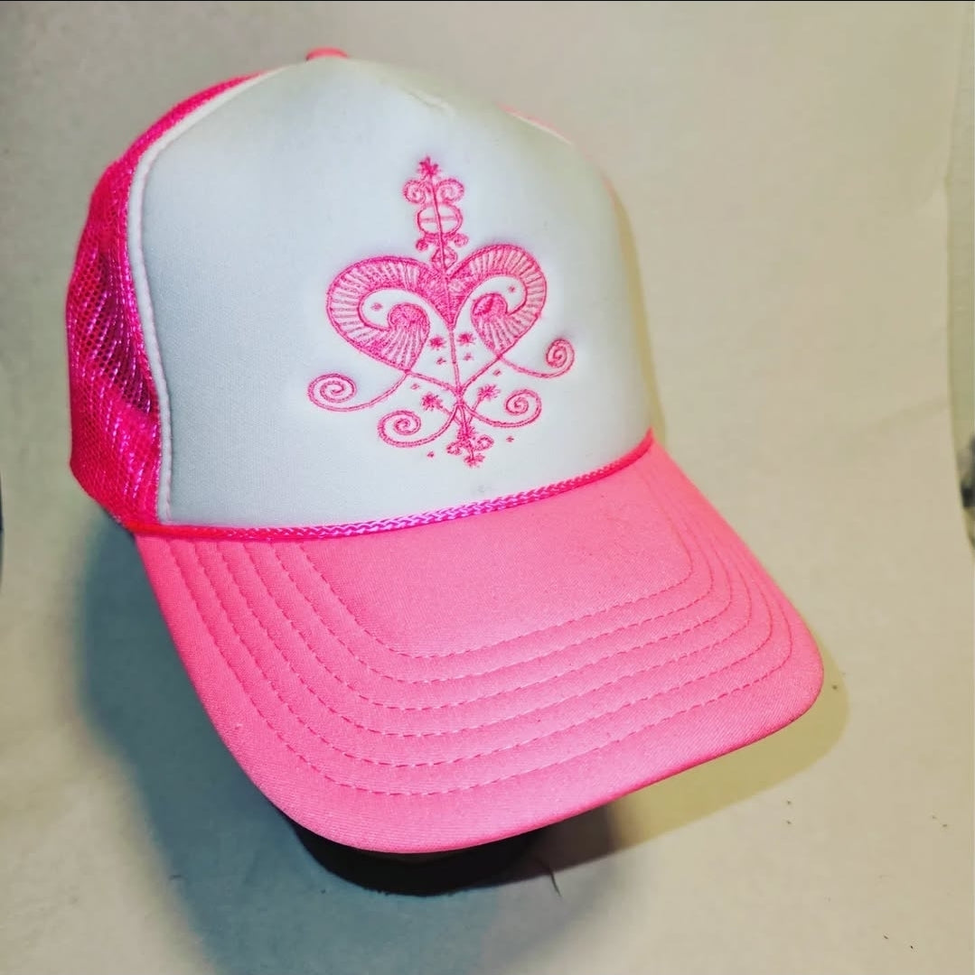 Vèvè trucker hat